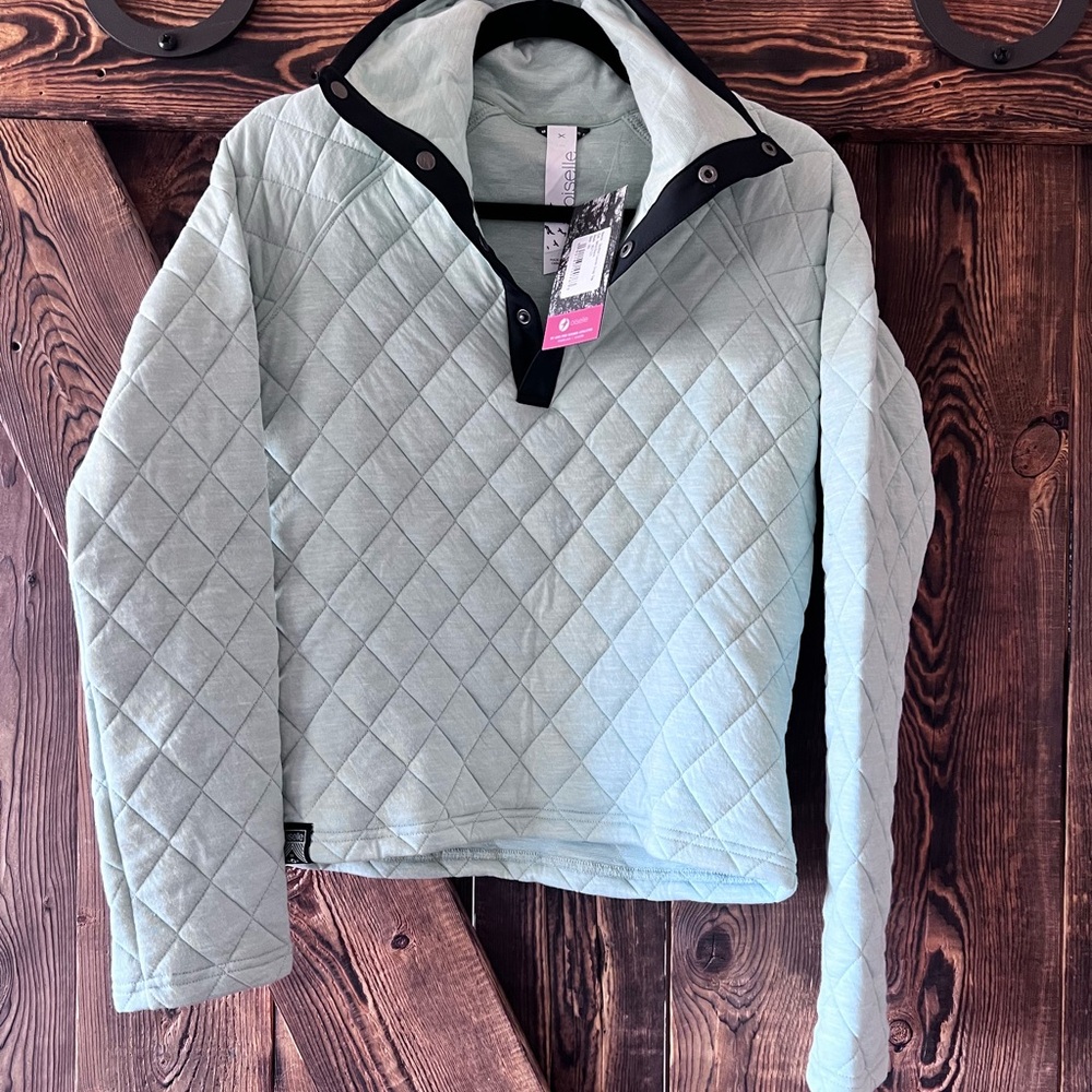 NEW Oiselle quilted Lauren snap top.